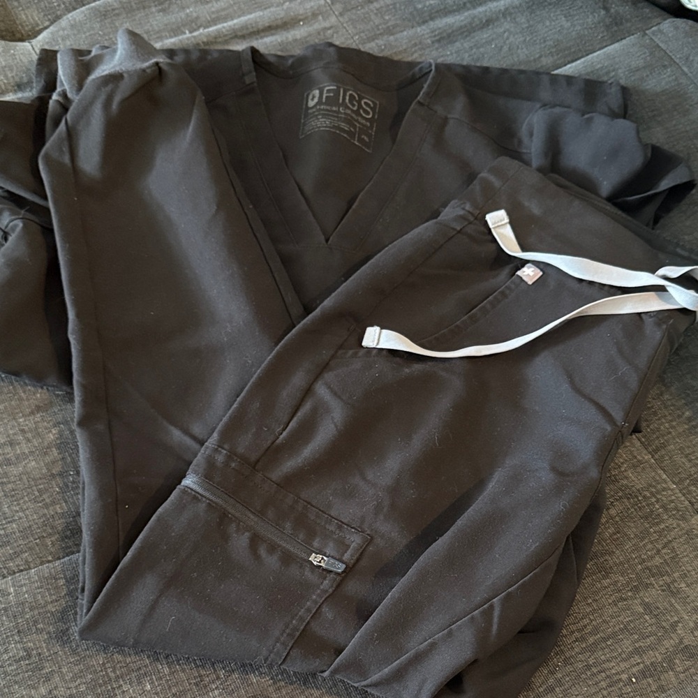 FIGS Black Scrub Ensemble